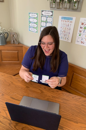 Alissa Ricci sitting in front of a laptop.