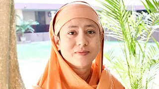 Photo of Pravrajika Divyanandaprana, or Mataji, an internationally recognized expert on Ramakrishna-Vivekananda literature and Yoga-Vedanta texts focusing on the Brahma Sutras.