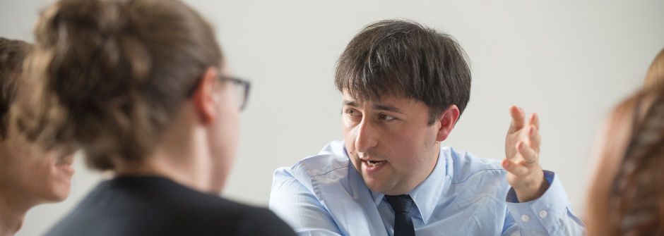 An advisor talking with students. 