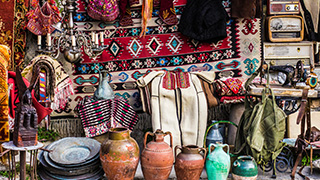 Items representing Albanian culture