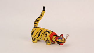 A photo of a tiger sculpture.