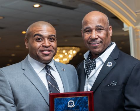 SHU LEEL professor Kishon Hickman receiving an award