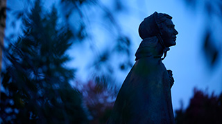 shu statue captured at night 